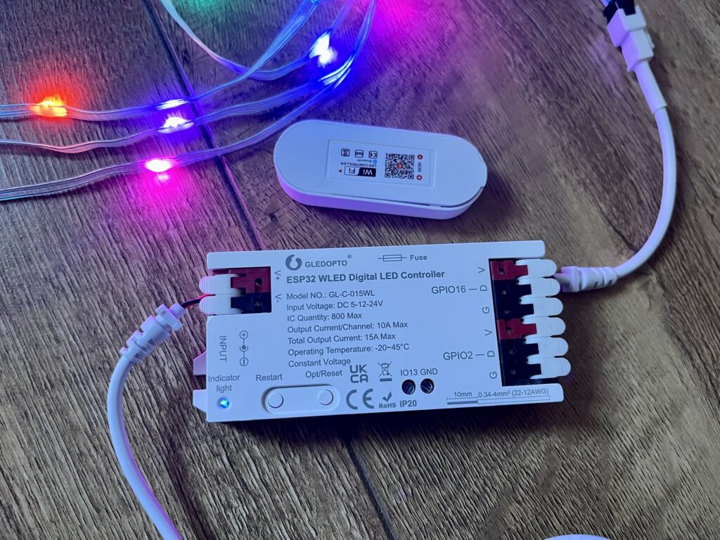 My new WLED controller (below) and the old Tuya controller (above)